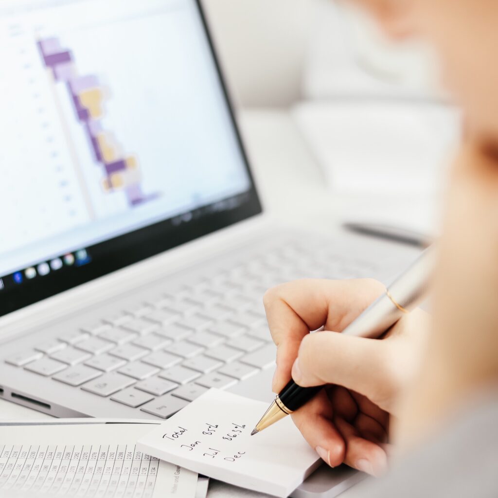 calculations-pen-laptop-keyboard-accounting-gr-2021-08-30-18-43-16-utc